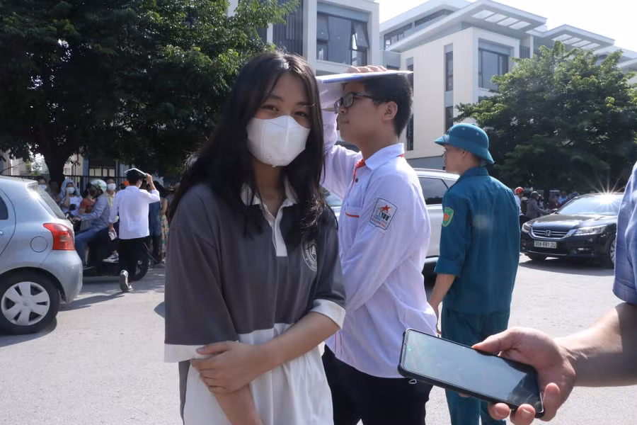 Em Nguyễn Ngọc Bảo Hân đến từ Trường THCS Vĩnh Quỳnh tự tin giành được từ 7,5 điểm Tiếng Anh trở lên.