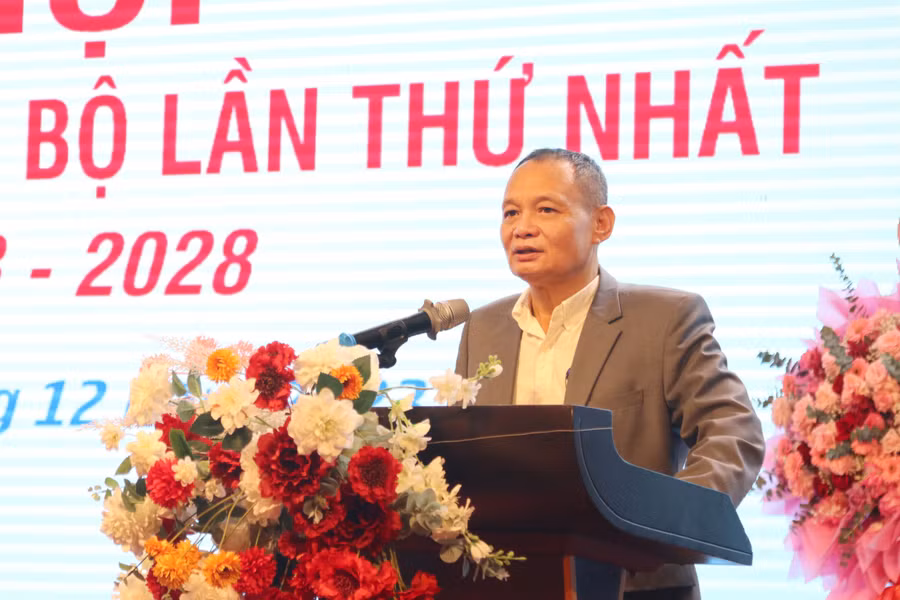 Tân Chủ tịch Hội Dầu khí Bắc Trung Bộ Trịnh Bảo Ngọc phát biểu nhận nhiệm vụ. (Ảnh: Phạm Tâm).