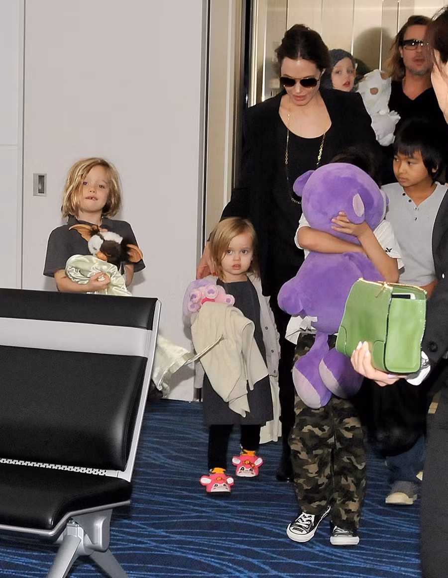 Hành trình lột xác gây choáng của con gái lớn nhà Brangelina: Từ công chúa Hollywood thành tomboy phá cách - Ảnh 11. Hành trình lột xác gây choáng của con gái lớn nhà Brangelina: Từ công chúa Hollywood thành tomboy phá cách - Ảnh 11.