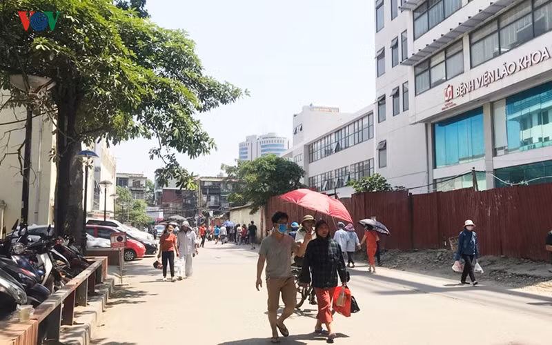 benh nhan, nguoi nha lao dao vi cai nang nhu do lua o ha noi hinh 1