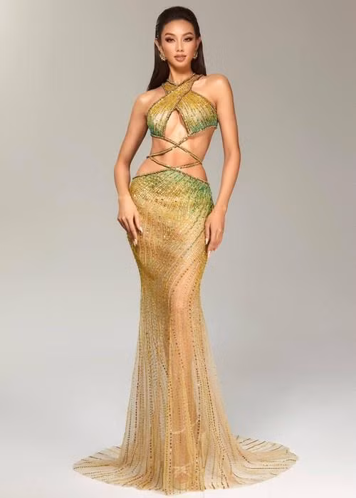 Đến với Miss Grand Internationnal 2021, Thùy Tiên khiến người hâm mộ trầm trồ bởi vẻ sexy, nóng bỏng đầy quyến rũ.