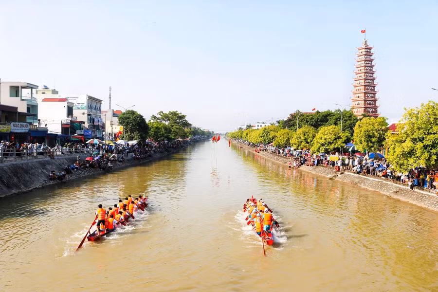 Giải bơi chải truyền thống huyện Hải Hậu chào mừng Quốc khánh 2/9 và 135 năm thành lập huyện.