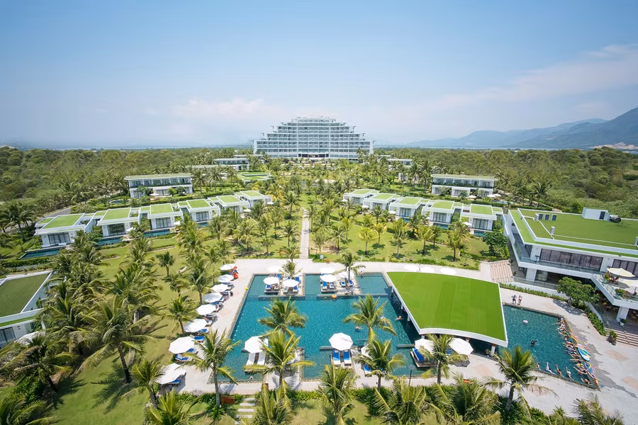 Cam Ranh Riviera Beach Resort & Spa thu hút đông đảo du khách nội địa với công suất buồng phòng lên tới 90%.
