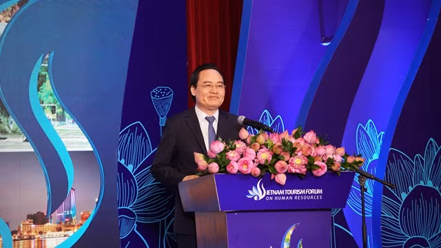 Bộ trưởng Bộ GD&ĐT Phùng Xuân Nhạ chia sẻ tại diễn đàn