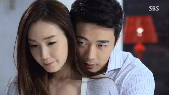 dua me ban trai di benh vien, toi lim nguoi nhan ra su that sau 20 nam - 1