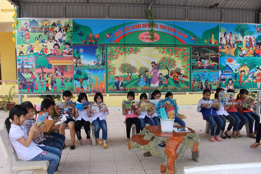 Đọc sách tại thư viện ngoài trời Trường Tiểu học Sóc Đăng, huyện Đoan Hùng, Phú Thọ Đọc sách tại thư viện ngoài trời Trường Tiểu học Sóc Đăng, huyện Đoan Hùng, Phú Thọ