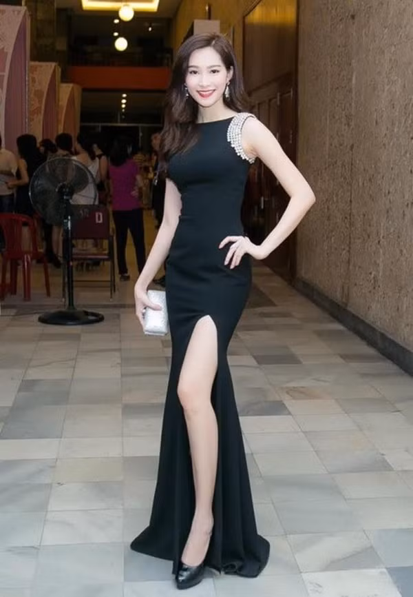 Ngoài Kỳ Duyên, đây chính là nàng Hậu mê đắm trang phục với sắc đen trắng tối giản nhất Vbiz