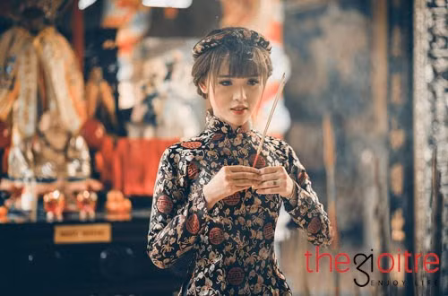 "Thông qua bộ hình, mình muốn giới thiệu vẻ đẹp ngọt ngào, nữ tính đậm chất truyền thống của người con gái Việt. Bộ hình cũng là một kỷ niệm với mong muốn thay đổi nhiều phong cách đa dạng chứ không bị đóng khung trong một style sexy của mình"- Thanh Tâm giãi bày.