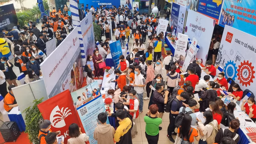 Sức hút của “Ngày hội việc làm 2022”, Khối ngành: Kinh tế - Tài chính - Thương mại - Ngân hàng là rất lớn.