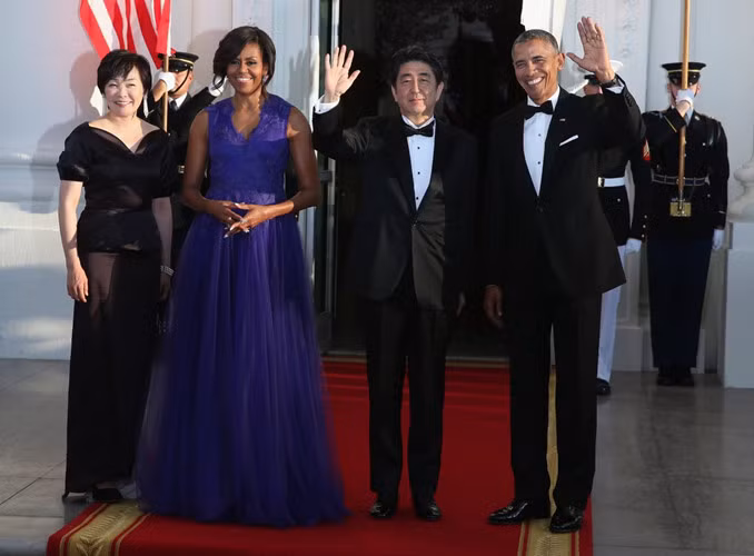 Ngắm gu thời trang sành điệu của cựu đệ nhất phu nhân Michelle Obama ảnh 9