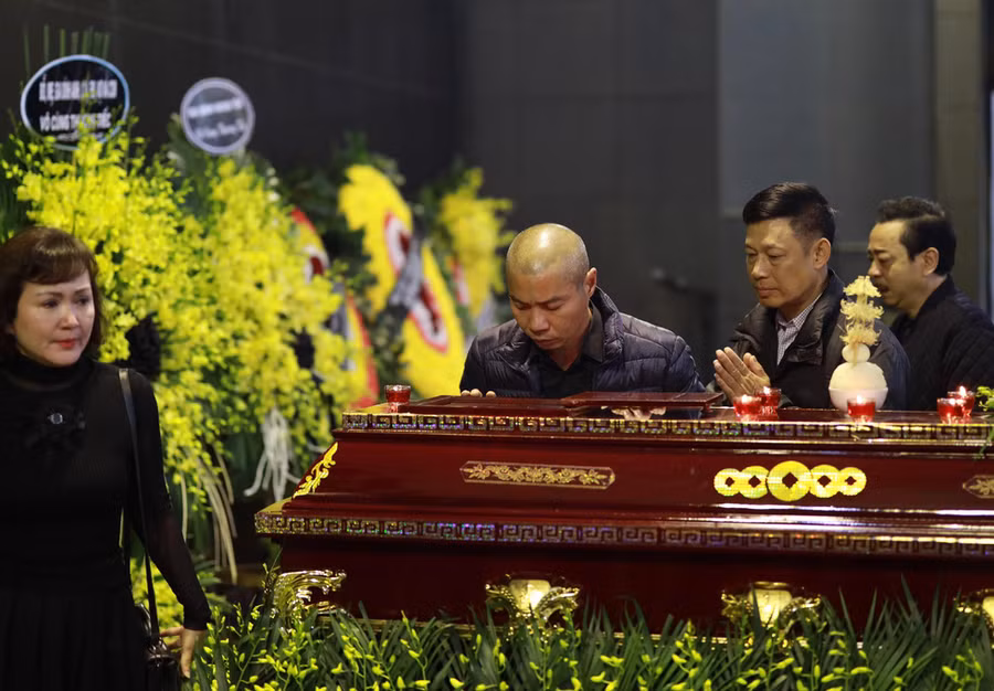 Lễ tang NSND Anh Tú: Người ra đi để lại nỗi tiếc thương - Ảnh 22. Lễ tang NSND Anh Tú: Người ra đi để lại nỗi tiếc thương - Ảnh 22.