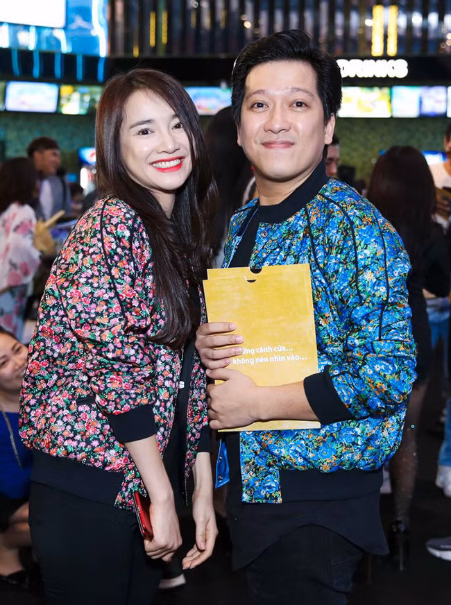 Trường Giang - Nhã Phương khoe ảnh chúc mừng Giáng sinh, cư dân mạng phát hiện bí mật thú vị này - Ảnh 5. Trường Giang - Nhã Phương khoe ảnh chúc mừng Giáng sinh, cư dân mạng phát hiện bí mật thú vị này - Ảnh 5.