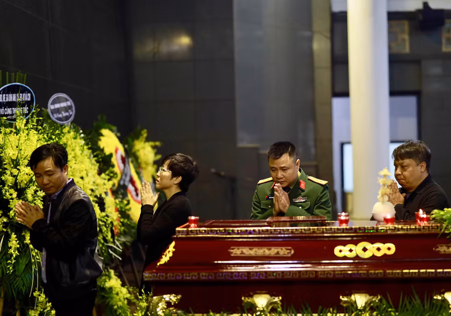 Lễ tang NSND Anh Tú: Người ra đi để lại nỗi tiếc thương - Ảnh 16. Lễ tang NSND Anh Tú: Người ra đi để lại nỗi tiếc thương - Ảnh 16.