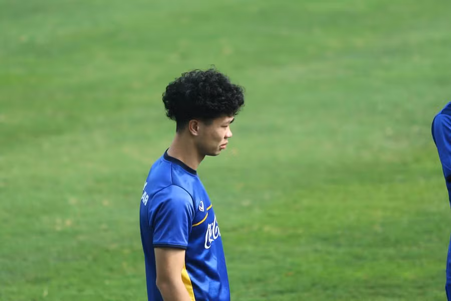 Bất ngờ hình ảnh khác lạ của Công Phượng trong buổi tập chuẩn bị Asian Cup ảnh 4 Bất ngờ hình ảnh khác lạ của Công Phượng trong buổi tập chuẩn bị Asian Cup ảnh 4
