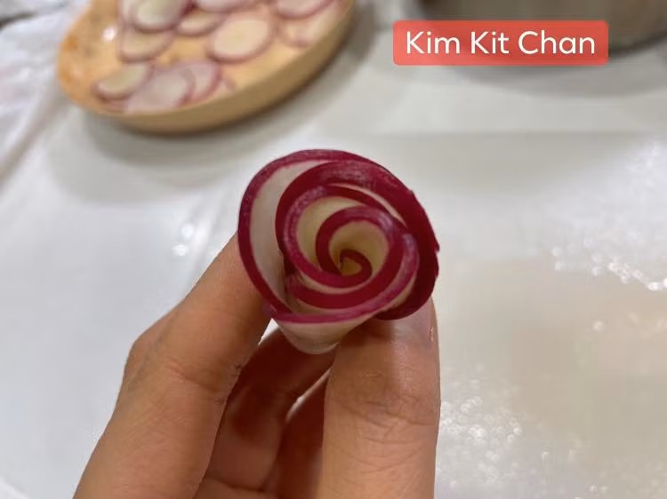 Hoa hồng làm từ củ cải.