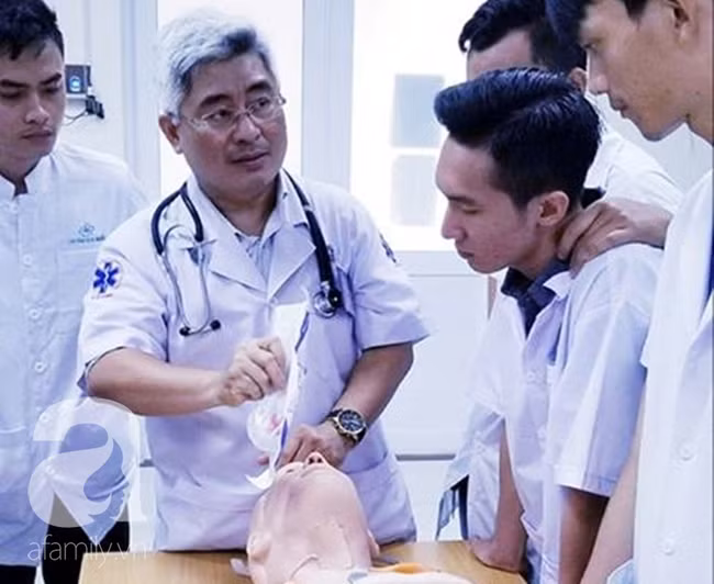Bé 2 tuổi ở TP.HCM tử vong thương tâm sau khi cha mẹ cho uống thuốc bắc trị ho khạc và sốt - Ảnh 3.