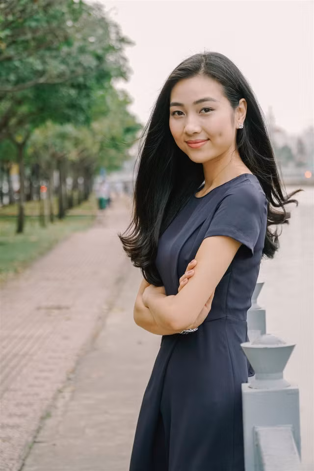 Trước đó, Bùi Nữ Kiều Vỹ từng có cơ hội thể hiện khả năng làm MC trong chương trình Hành trình văn hóa Việt, là chương trình giới thiệu, khám phá và tôn vinh những nét văn hóa đặc sắc khắp mọi miền đất nước. Kiều Vỹ chia sẻ, cô rất hứng thú với công việc của một MC và đang rèn luyện mỗi ngày để ngày càng tự tin ở vai trò này.