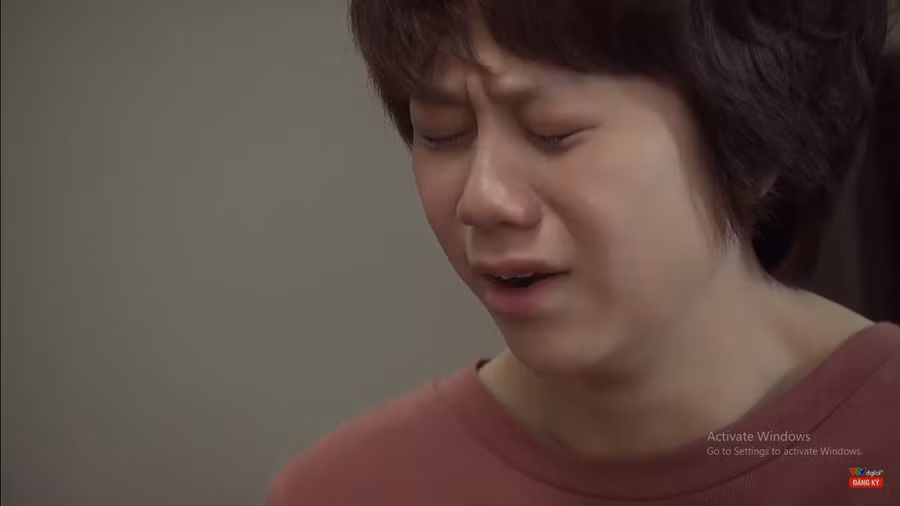 Để rồi nức nở: "Chị ơi em sai rồi. Em xin lỗi..."