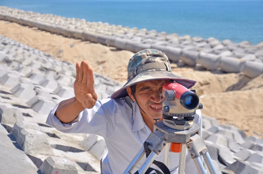 Chủ đầu tư và các nhà thầu bố trí nhân lực, phương tiện tổ chức thi công dự án theo hình thức “3 ca, 4 kíp”, các đội nhân công làm việc khẩn trương.