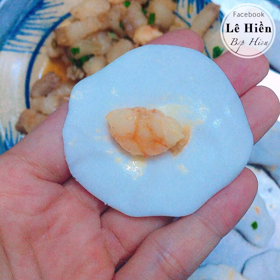 Nghỉ dịch, mẹ đảm trổ tài làm bánh bột lọc, cả nhà gắp không ngừng đũa ảnh 3