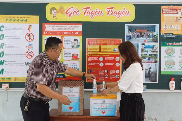 Việc trao tặng đến các trường mầm non, tiểu học phần nào phục vụ tốt công tác đón các em quay trở lại học tập.
