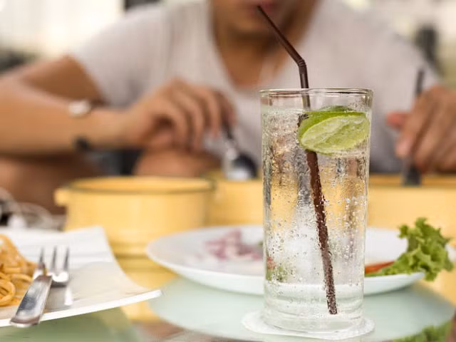 Bạn sẽ có hàm răng trắng sáng với nụ cười tỏa nắng nếu đừng động vào 8 thực phẩm sau - Hình 3