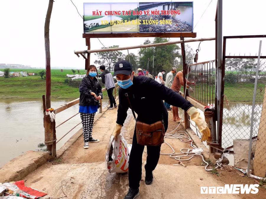 Anh: Gioi tre Ha thanh chung tay 