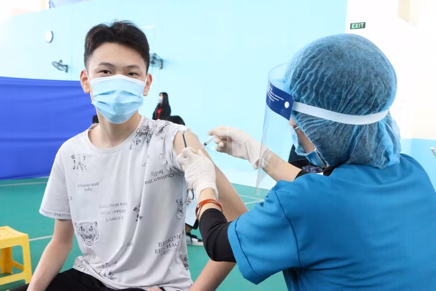Học sinh mong ngóng sớm được đến trường sau khi tiêm vắc xin ngừa Covid-19 ảnh 2