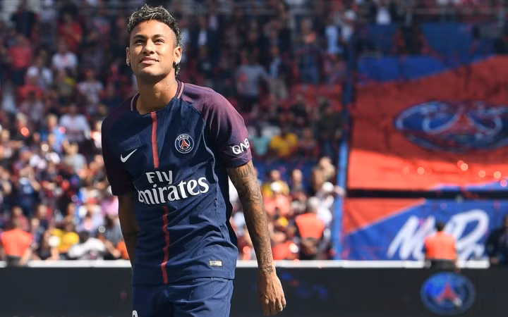 Ronaldo tụt xuống vị trí thứ 16 top 10 cầu thủ đắt giá nhất thế giới ảnh 9
