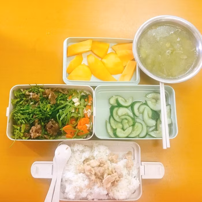 Cơm hộp mẹ chồng nấu cho con dâu mang đi làm khiến nhiều cô gái ghen tỵ ảnh 10 Cơm hộp mẹ chồng nấu cho con dâu mang đi làm khiến cô gái nào cũng phải ghen tỵ