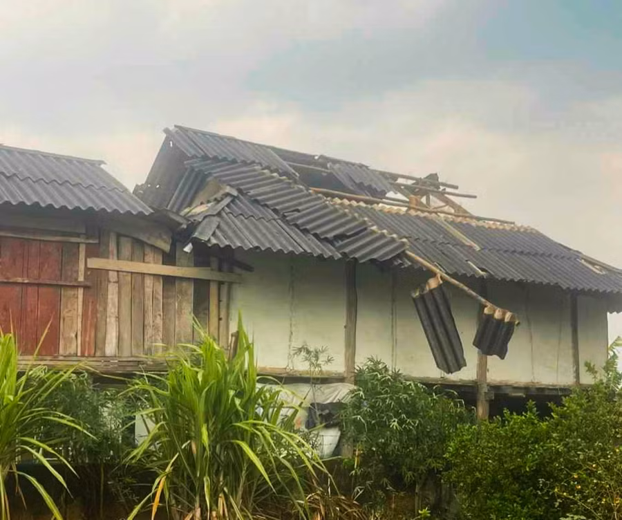 Tốc mái nhà ông Quàng Văn Biển, xã Noong Hẹt, huyện Điện Biên.