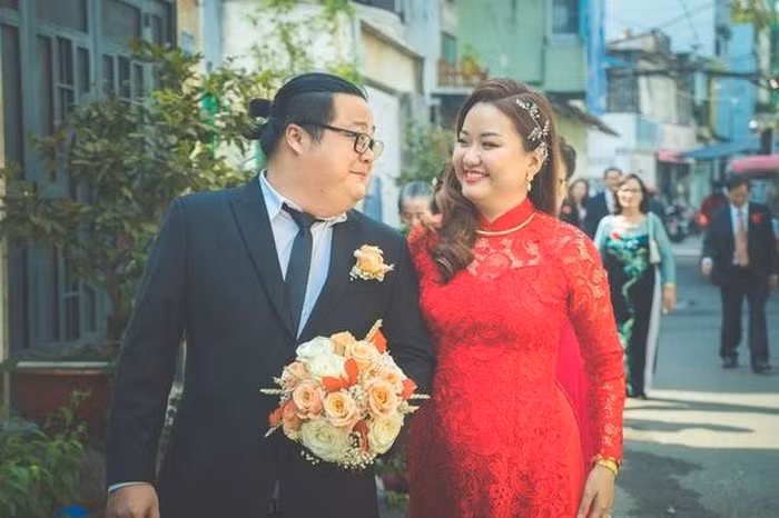 Tiểu Long "Kính vạn hoa" kết hôn với bạn gái sau 13 năm gắn bó ảnh 1