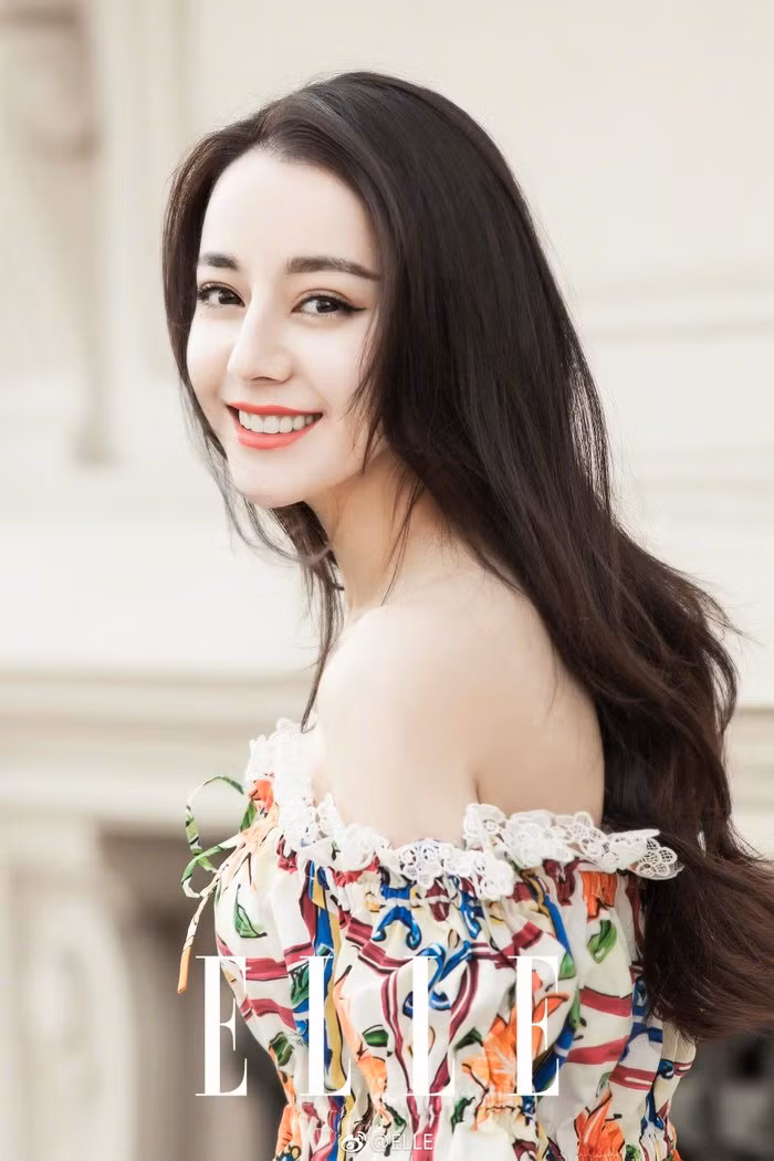 Nhan sắc một 9 một 10 của Địch Lệ Nhiệt Ba và Cổ Lực Na Trát ảnh 1 Địch Lệ Nhiệt Ba