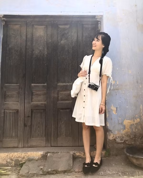 Phong cách thời trang ngọt ngào như nàng thơ của Hà Lan "Mắt biếc" ảnh 4 jjjjjjhh
