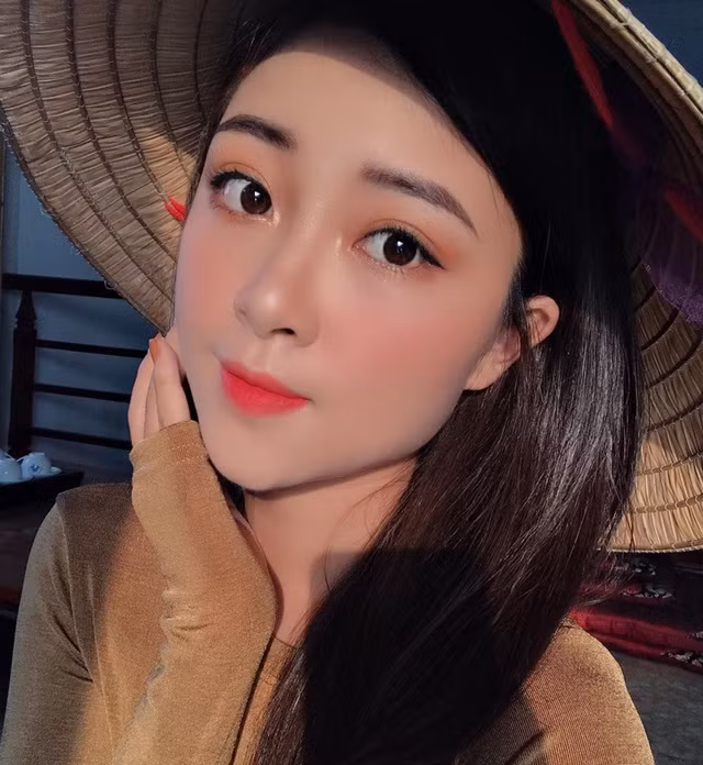 Ngôi sao - Cận cảnh nhan sắc vợ hotgirl của cầu thủ Phan Văn Đức (Hình 8).