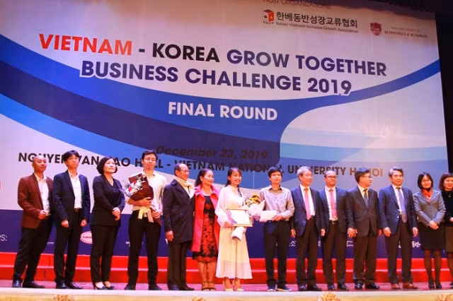 Giải đặc biệt Vietnam - Korea Grow Together Business Challenge 2019 được trao cho đội JLT.