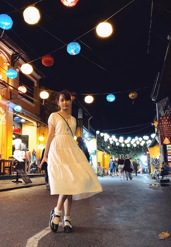 Phong cách thời trang ngọt ngào như nàng thơ của Hà Lan "Mắt biếc" ảnh 5 jjjjjjhh