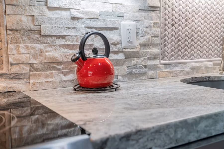 Đừng ngại thêm một số màu sắc mạnh để tạo điểm nhấn. (Ảnh: ITN). Đừng ngại thêm một số màu sắc mạnh để tạo điểm nhấn. (Ảnh: ITN).