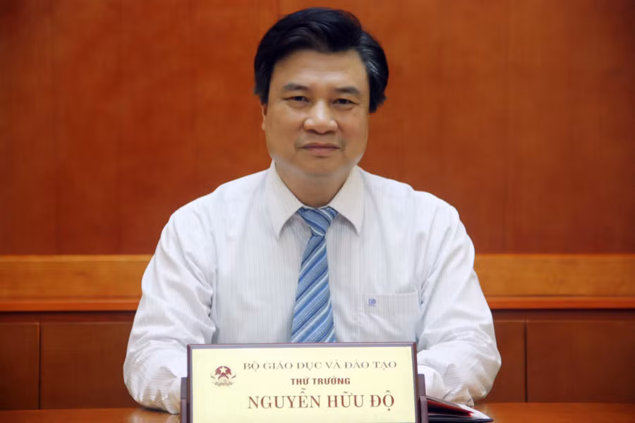 Năm học 2018 - 2019, ngành Giáo dục bước đầu phải hoàn tất các khâu chuẩn bị cho quá trình thực hiện Chương trình, SGK mới, đặc biệt là lớp 1. Vì vậy, ngoài việc chuẩn bị GV đủ về số lượng và cơ cấu môn học, Bộ GD&ĐT đã và đang triển khai các chương trình đào tạo, bồi dưỡng GV theo Đề án đào tạo, bồi dưỡng nhà giáo và CBQL giáo dục mà Thủ tướng Chính phủ đã phê duyệt. Thứ trưởng Nguyễn Hữu Độ