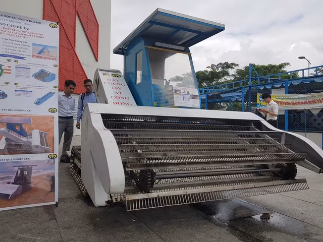Nhóm sinh viên Đà Nẵng chế tạo máy dọn rác trên bãi biển - 3