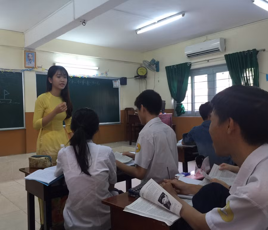 Khi học sinh được thầy cô nhường bục giảng