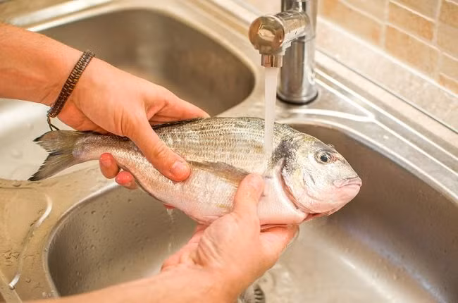 Hóa ra chúng ta vẫn rửa rau, thịt sai cách, đây mới là cách đúng không phải ai cũng biết-5