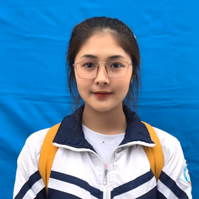 Chỉ một bức ảnh mặc áo dài, cô gái khiến dân mạng trầm trồ và hình quá khứ bất ngờ - Ảnh 3.