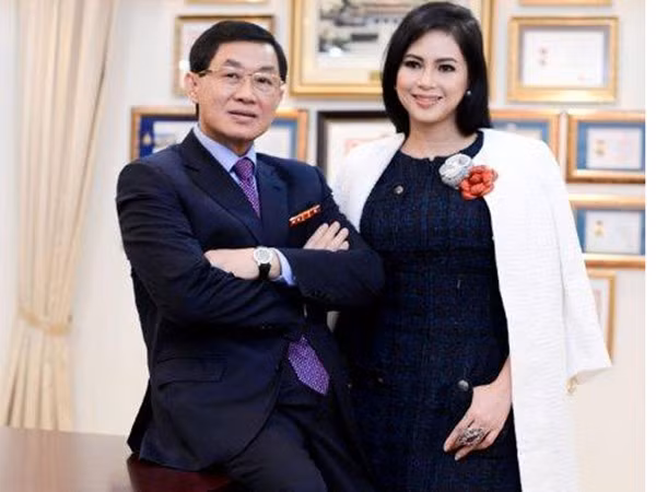 Thủy Tiên Vị đắng tình yêu: Từ cô tiếp viên hàng không đến vợ ông trùm hàng hiệu quyền lực nhất nhì showbiz - Ảnh 2.