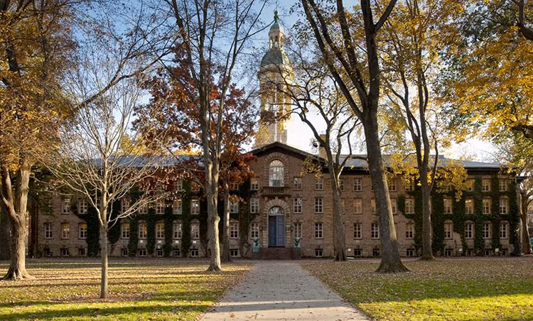 Nassau Hall - tòa nhà cổ xưa nhất Đại học Princeton. Ảnh: Sotheby"s International Realty. Nassau Hall - tòa nhà cổ xưa nhất Đại học Princeton. Ảnh: Sothebys International Realty
