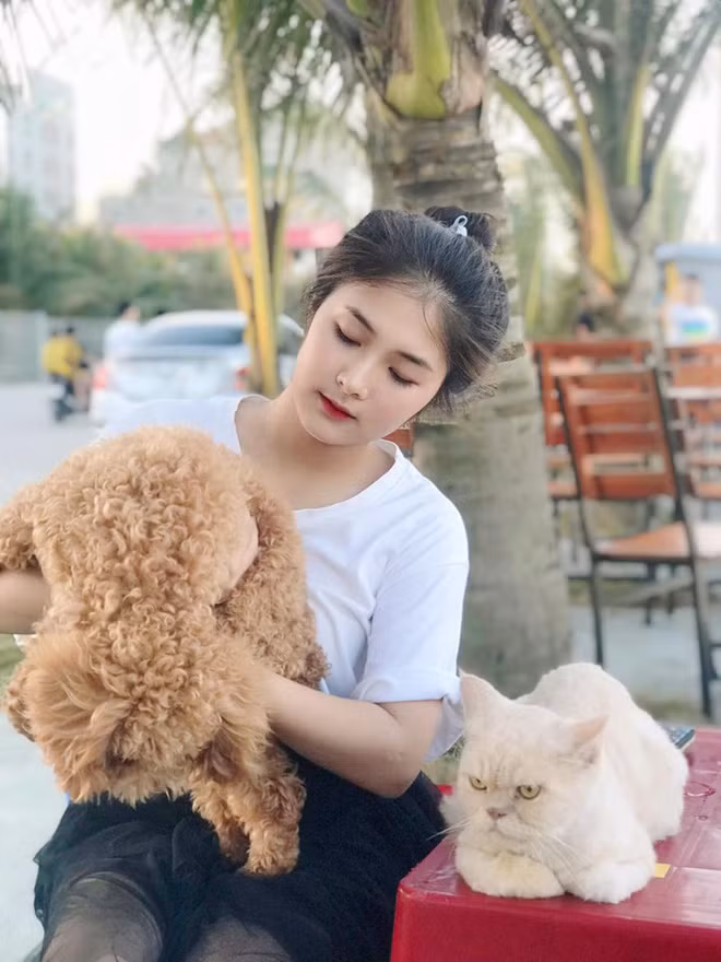 Chỉ một bức ảnh mặc áo dài, cô gái khiến dân mạng trầm trồ và hình quá khứ bất ngờ ảnh 6