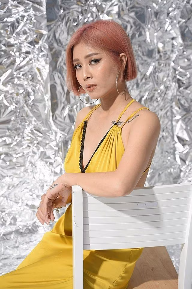 Thay đổi dung mạo cá tính, gợi cảm..., nữ MC “Chúng tôi là chiến sĩ” gây tranh cãi ảnh 5 linh-1-1566362181281.jpg