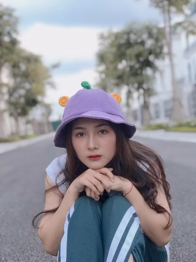 Chỉ một bức ảnh mặc áo dài, cô gái khiến dân mạng trầm trồ và hình quá khứ bất ngờ ảnh 7