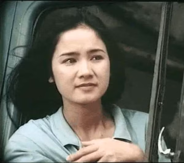 thu ha "la ngoc canh vang”: nhan sac dai cac tre mai khong gia, tuoi 50 tro thanh nsnd hinh anh 14