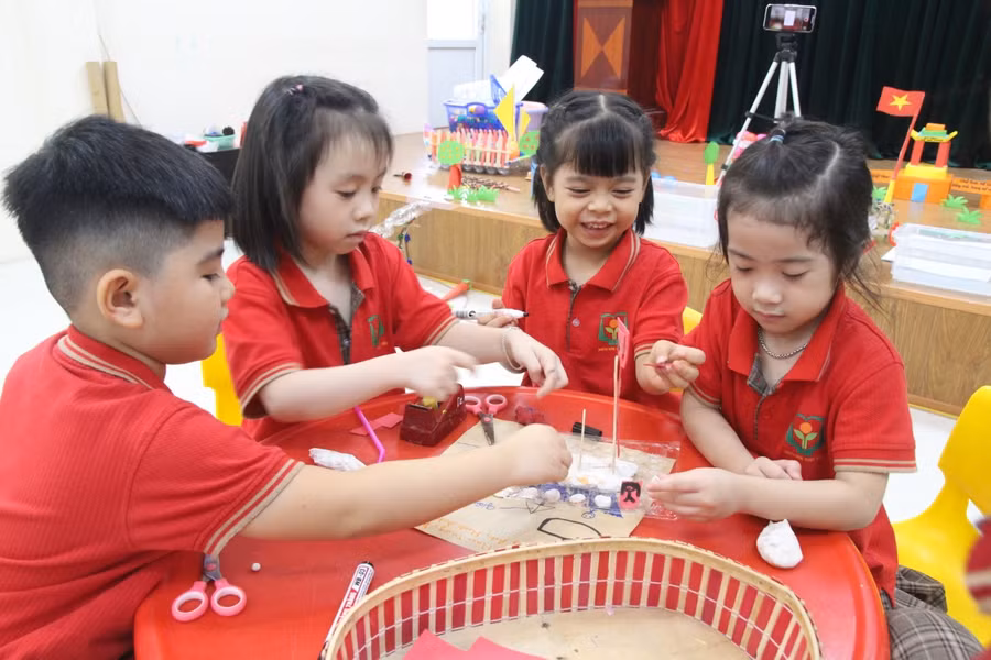 Các bạn khối mẫu giáo lớn trong hoạt động Steam